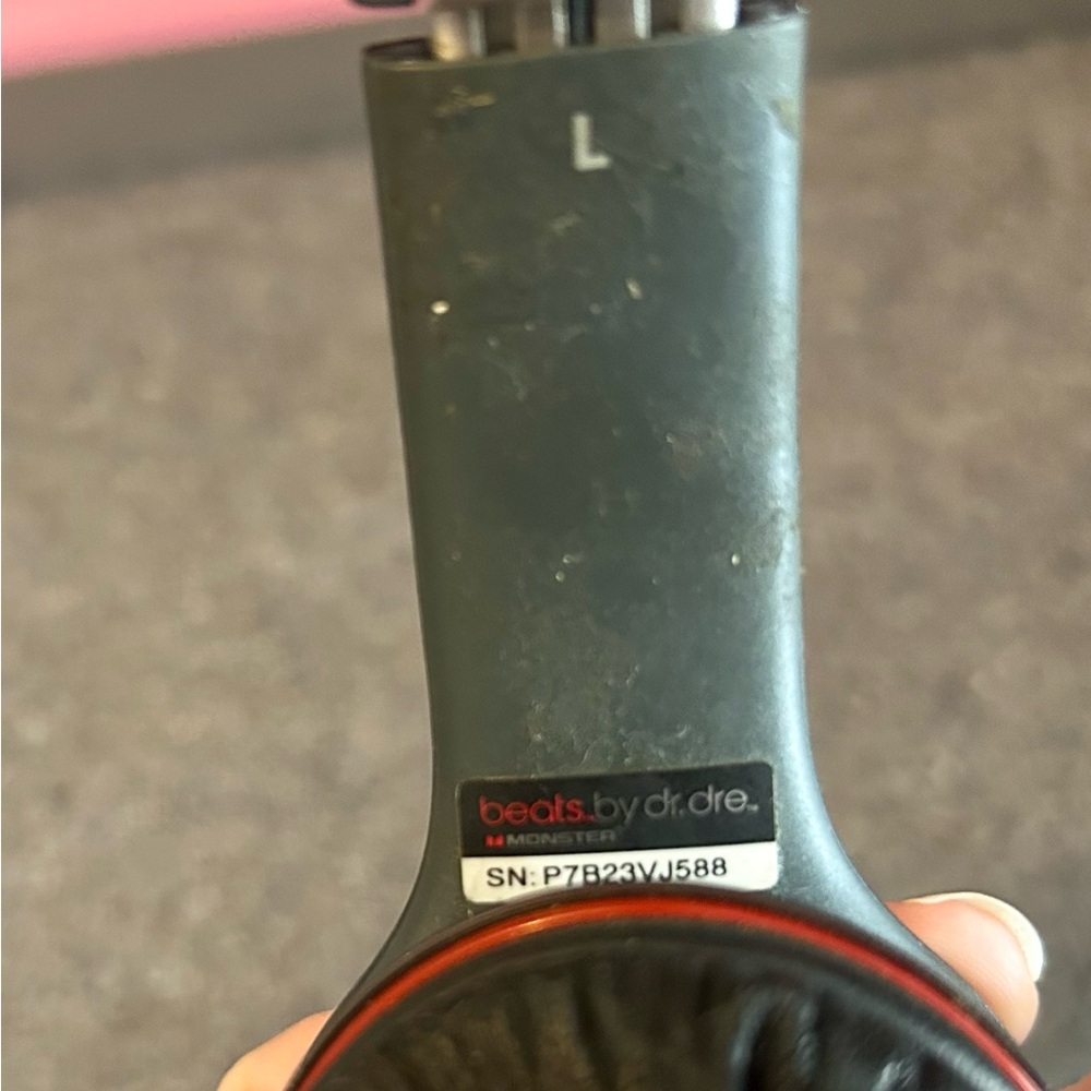 Beats Black and Red Headphones with Case - Picture 3 of 3